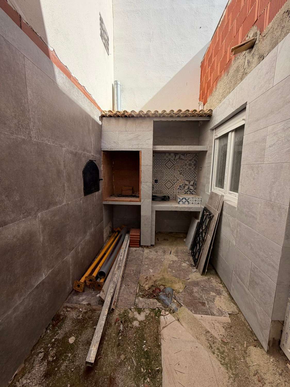 Beautifully  4 Bedroom Town House with 3 Outdoor Areas, Mountain Views & Garage – Vélez Blanco