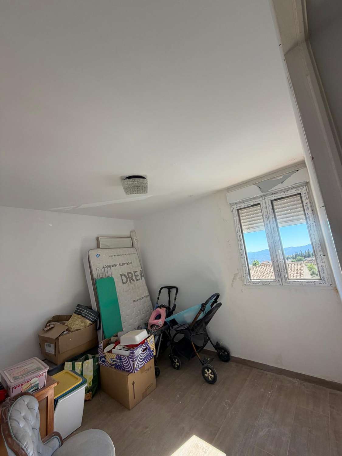 Beautifully  4 Bedroom Town House with 3 Outdoor Areas, Mountain Views & Garage – Vélez Blanco